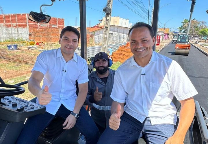 Leo Sobral e prefeito Pedro Gomes