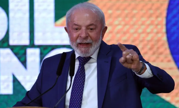 Lula diz que governo não ficará “rastejando” pelos EUA após nova crítica de Trump