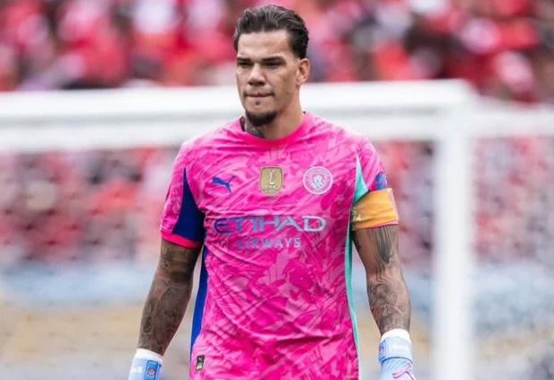 Manchester City rejeita oferta pelo goleiro Ederson
