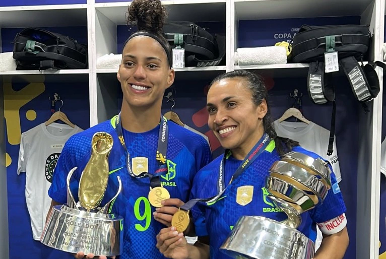 Marta e Amanda Guiterres são indicadas ao prêmio de melhor jogadora do mundo pela Bola de Ouro
