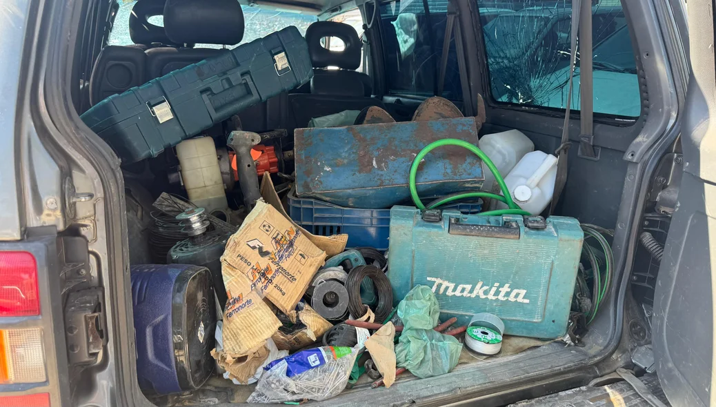 Material no interior da Pajero