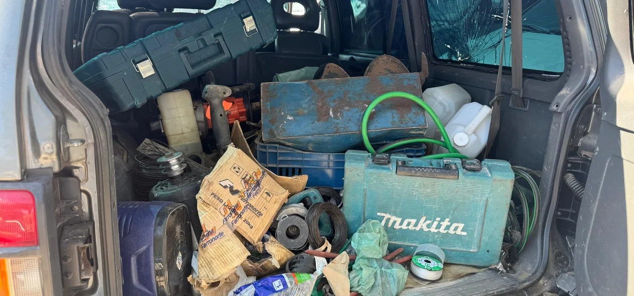 Material no interior da Pajero
