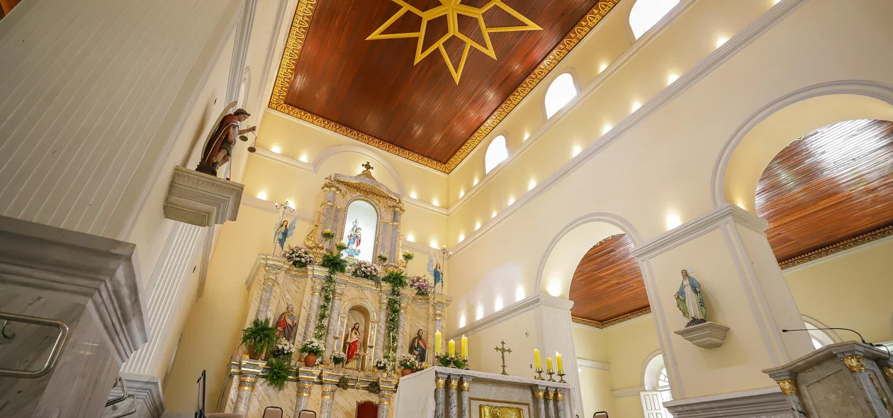 Missa aconteceu na Igreja Nossa Senhora do Amparo