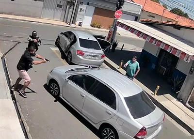 Momento da prisão de Fernando Castro