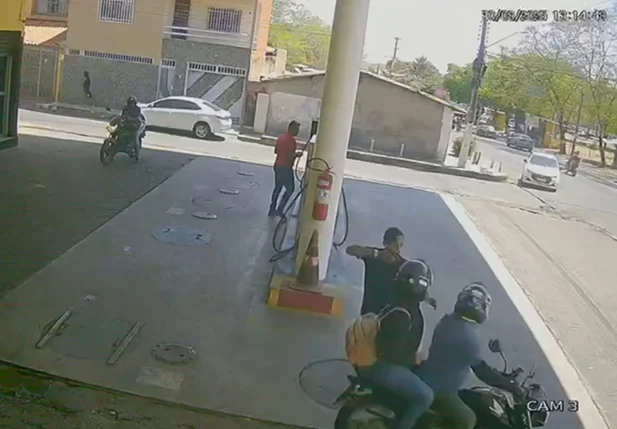 Momento do assalto contra mototaxista no Parque Piauí