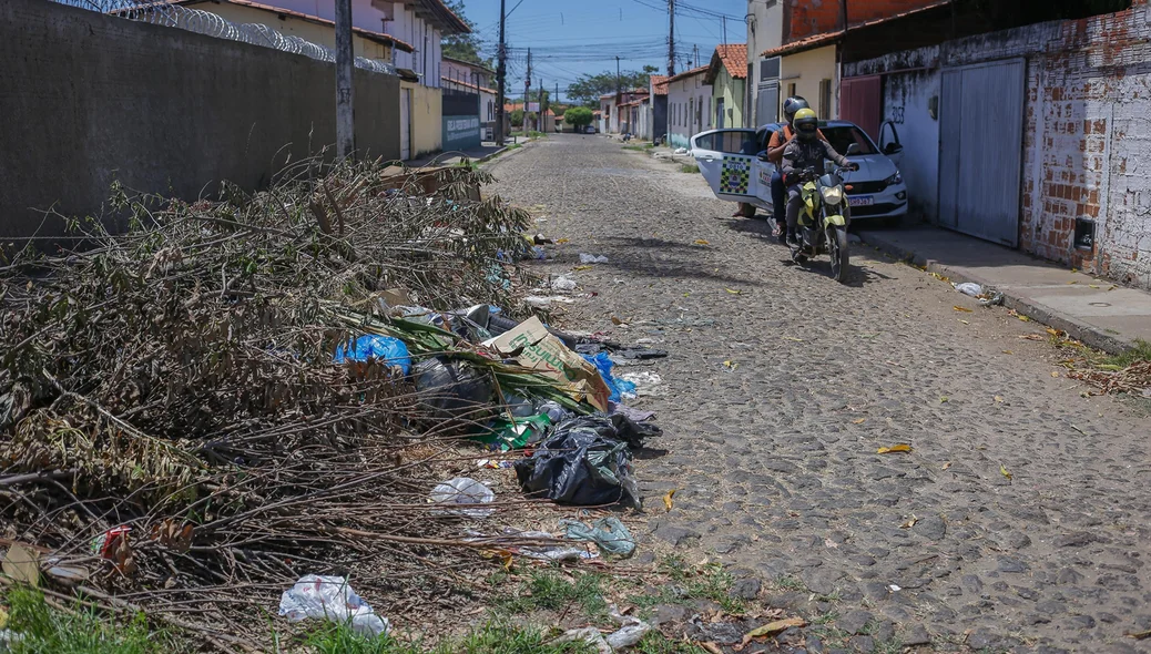 Moradores reclamam de falta de coleta de lixo na zona Sudeste de Teresina