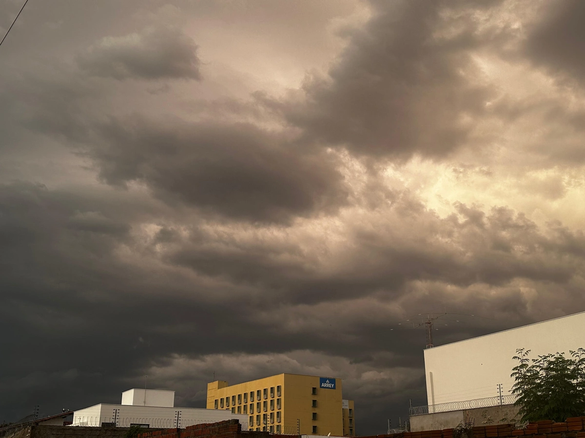 Nuvens que indicam a formação de chuva