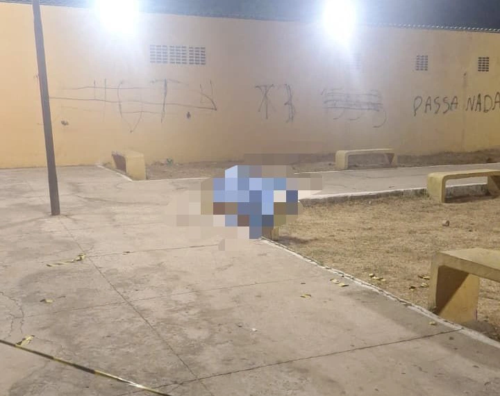O adolescente foi encontrado no banco da praça