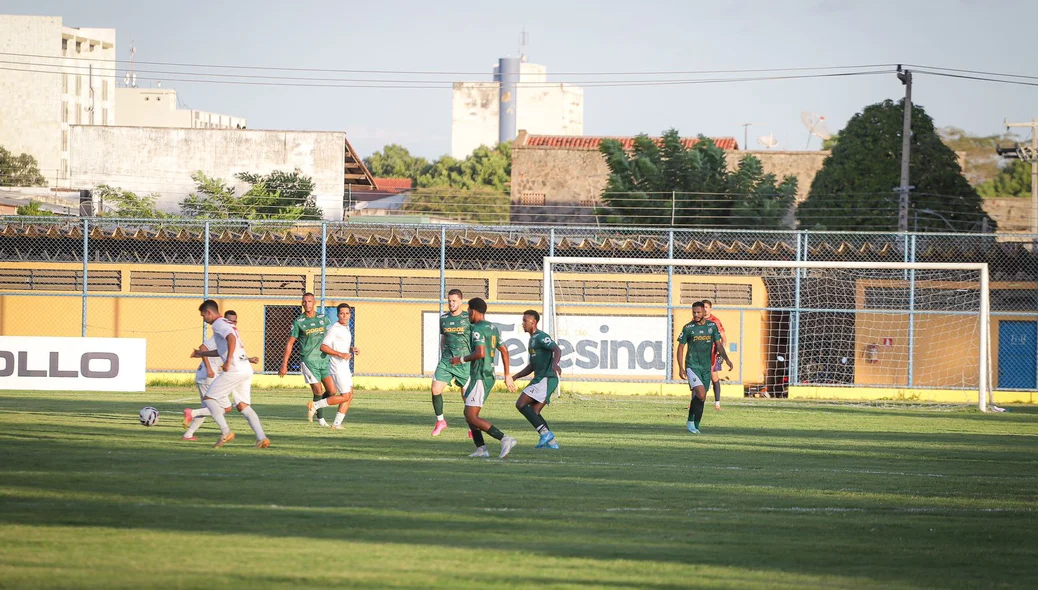 O jogo ocorreu no Lindolfo Monteiro