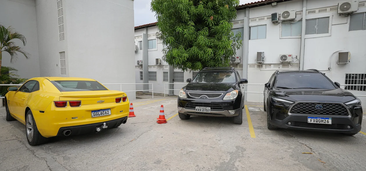 Polícia apreende Camaro durante Operação Usuário Zero