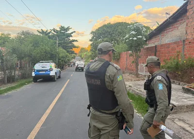 Policiais militares no local do crime