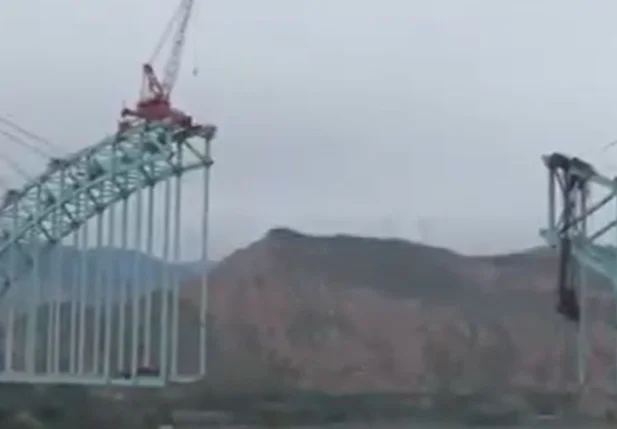 Ponte desaba na China e deixa 10 mortos