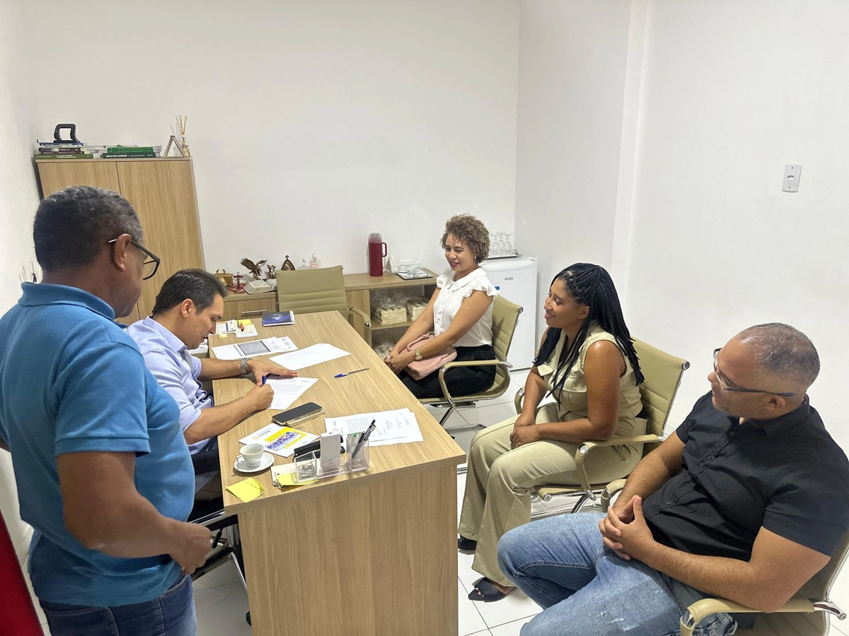Prefeito de Urucuí empossa novos servidores concursados