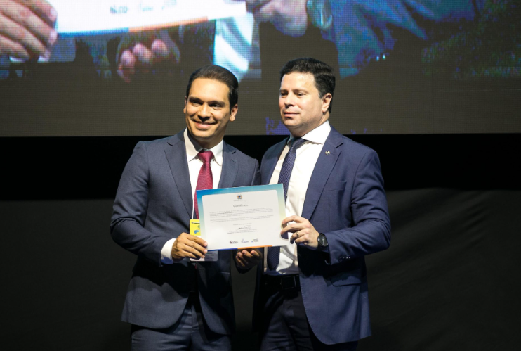 Prefeito de Uruçuí recebe homenagem do TJ durante Congresso das Cidades em Teresina