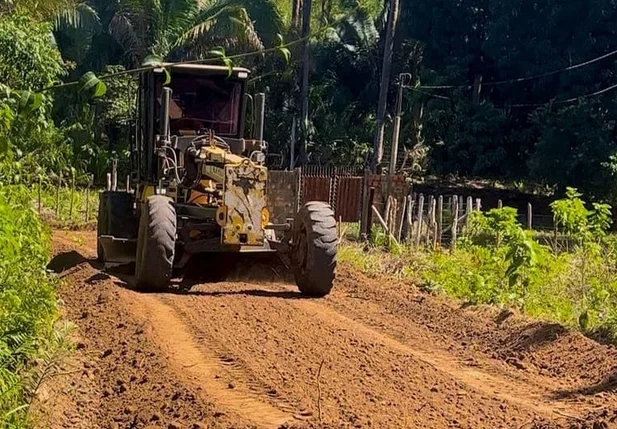 Prefeitura de São João do Arraial recupera estradas vicinais na zona rural