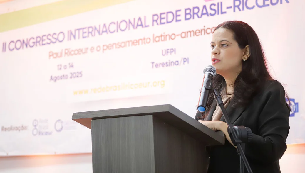Professora Thalyta Arrais