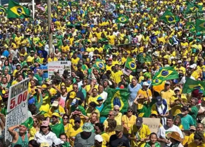 Protesto contra Moraes e Lula lota o Farol da Barra em Salvador