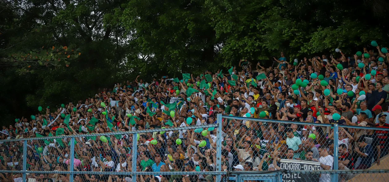 Público marca presença na partida entre Altos e Santa Cruz