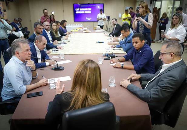 Reunião da reitora Nadir do Nascimento Nogueira com parlamentares