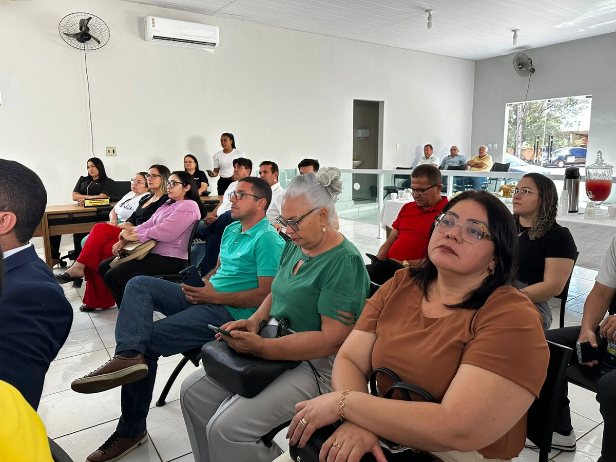 Reunião sobre combate a crimes ambientais e implantação do projeto Zero Lixões