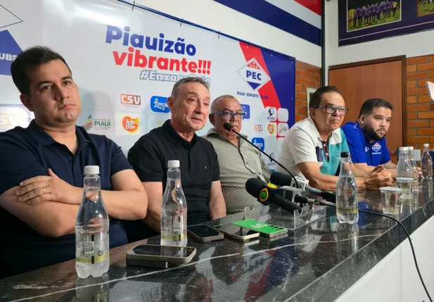 Roberto Fonseca é apresentado como novo técnico do Piauí