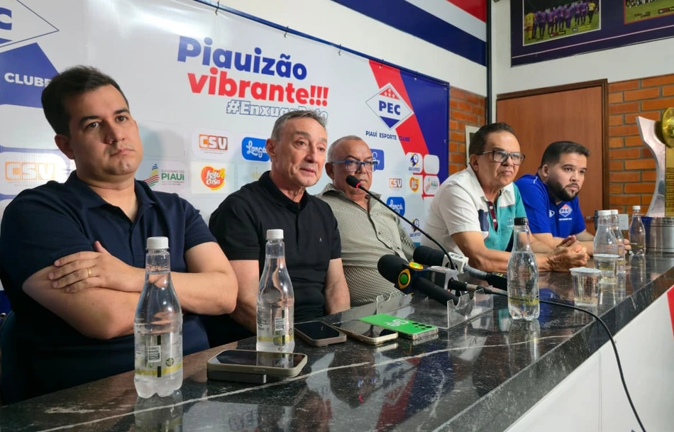 Roberto Fonseca é apresentado como novo técnico do Piauí