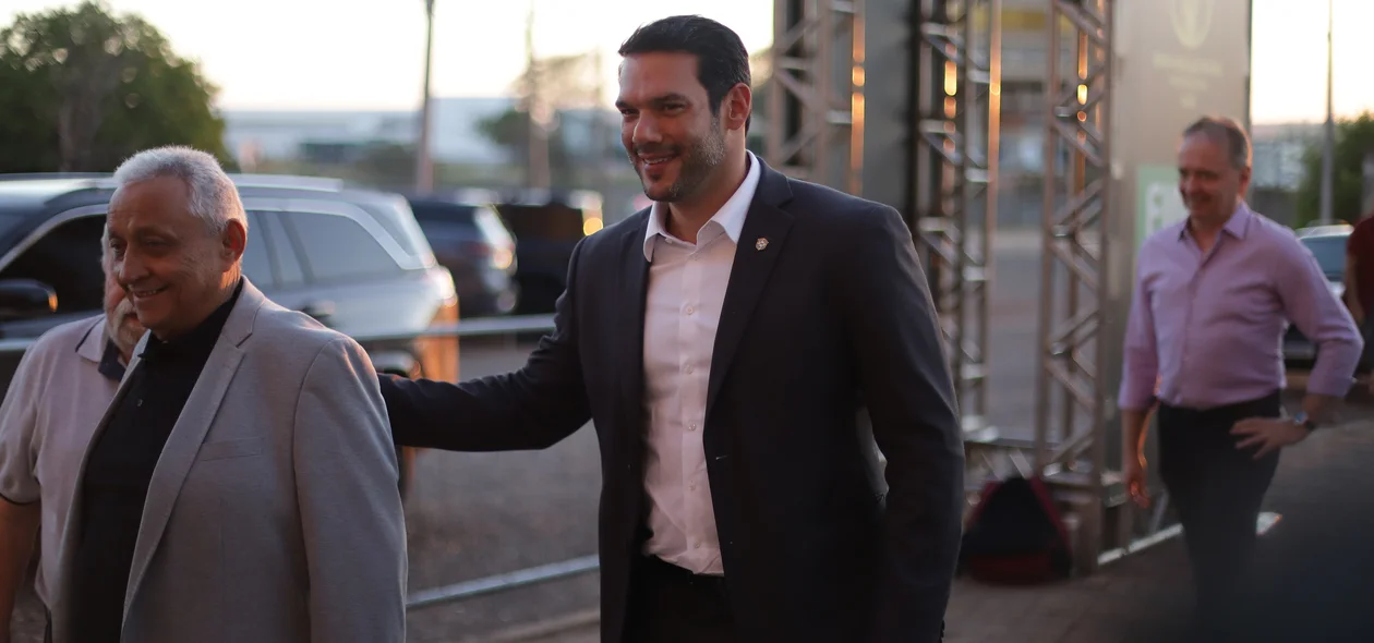 Samir Xaud ao lado de Robert Brown