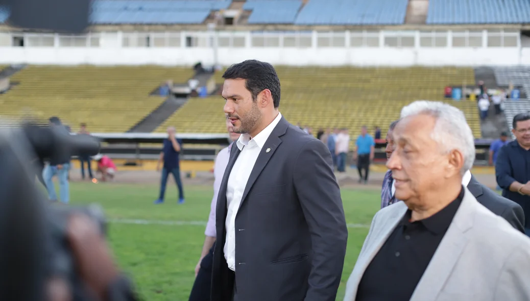 Samir Xaud busca melhorias para o estádio Albertão