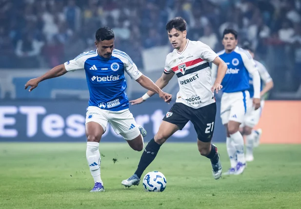 São Paulo faz boa atuação, mas perde para o Cruzeiro no Brasileirão