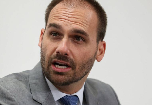 “Se o meu pai não puder se candidatar, eu gostaria de sair candidato”, declara Eduardo Bolsonaro