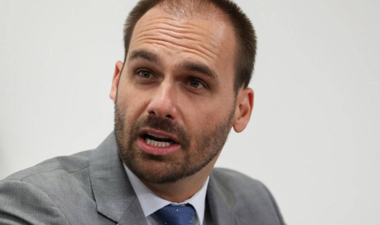 “Se o meu pai não puder se candidatar, eu gostaria de sair candidato”, declara Eduardo Bolsonaro