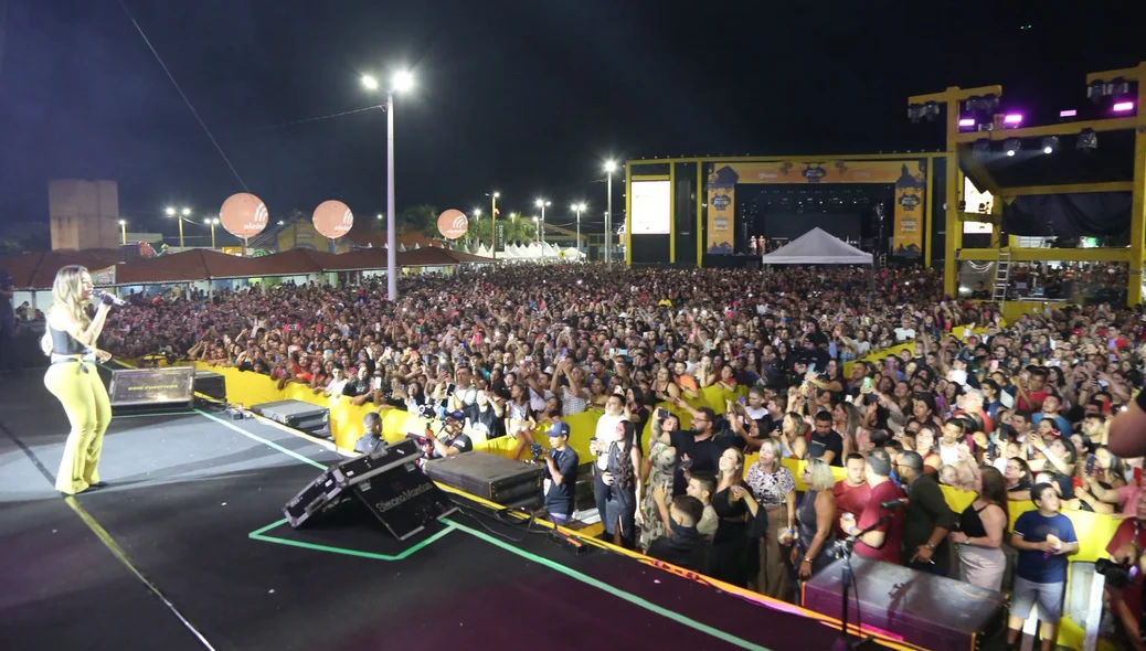 Show da cantora Simone Mendes