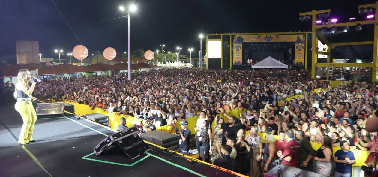 Show da cantora Simone Mendes