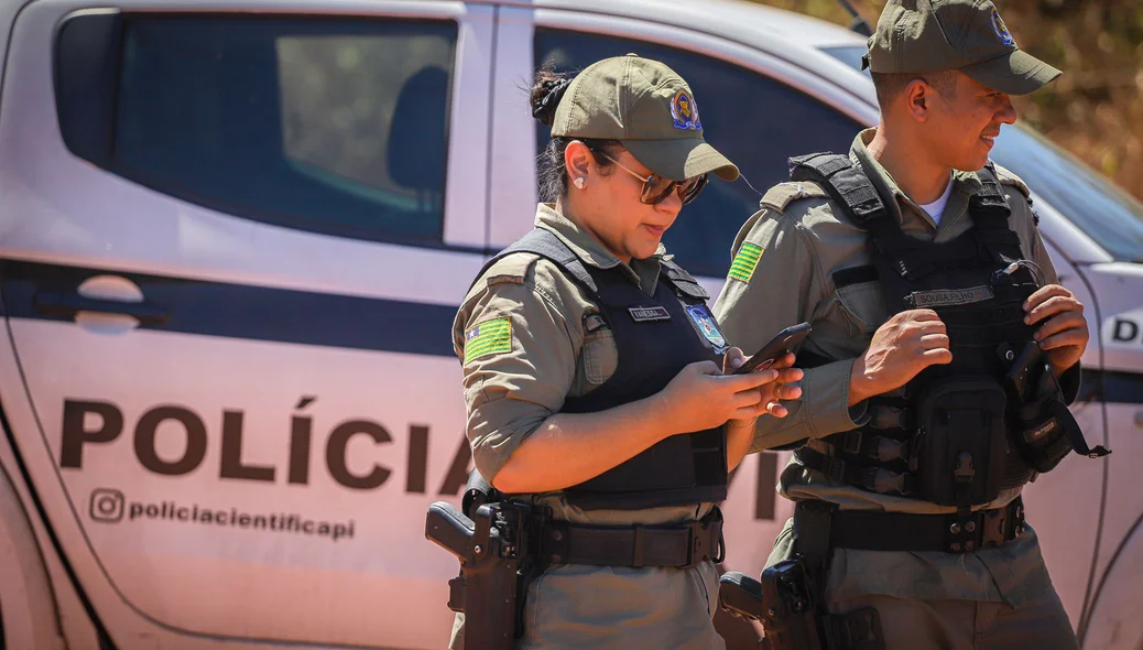 Soldado Vanessa responsável pelo atendimento da ocorrência