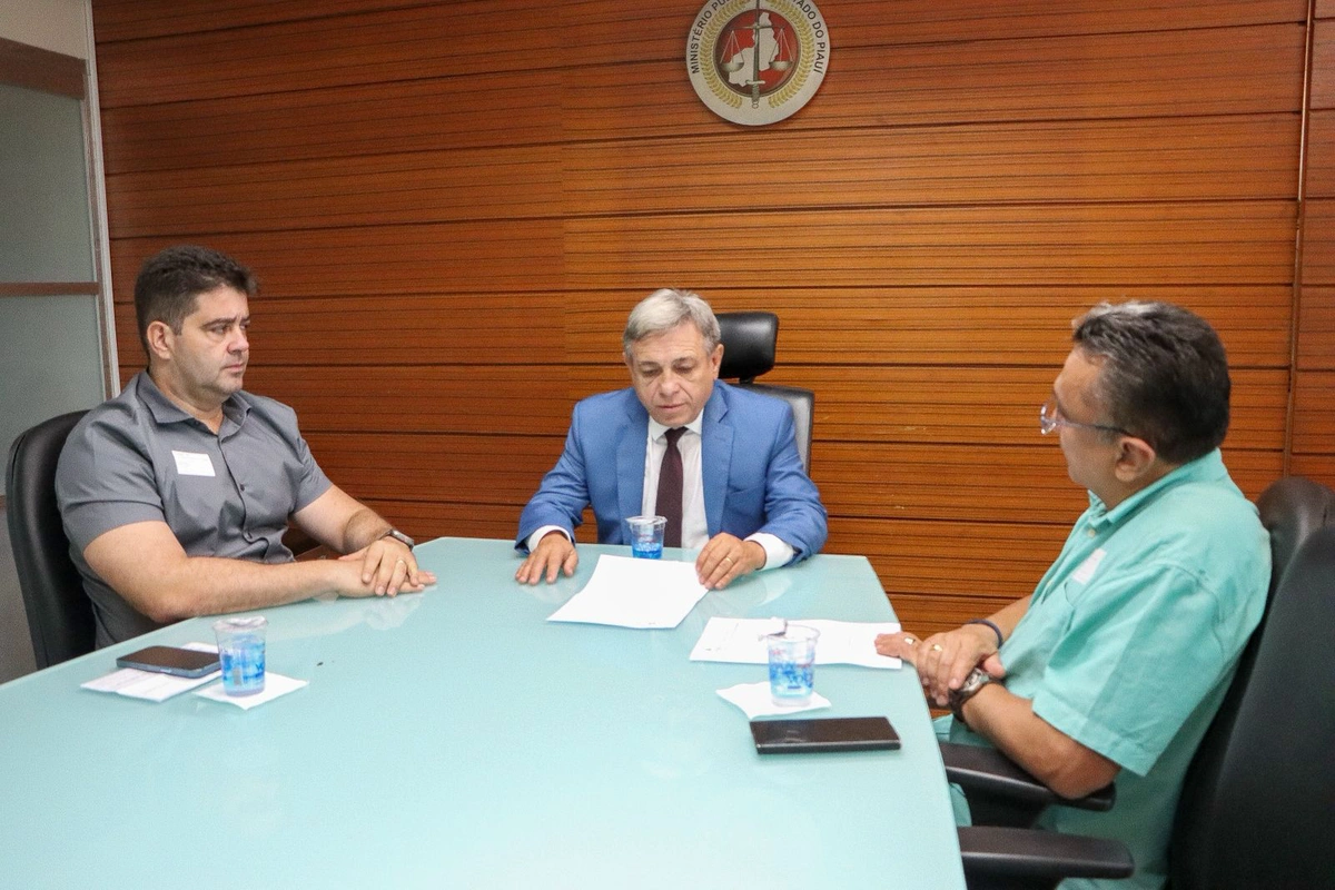 Subprocurador Hugo Cardoso se reuniu com os vereadores Luís André e Dudu