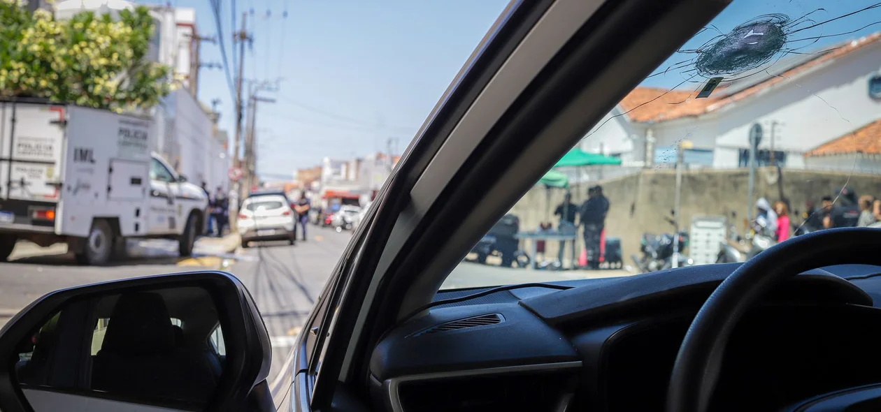 Taxista estava dentro do carro quando tiro atingiu para-brisas