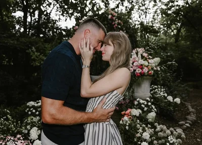 Taylor Swift anuncia noivado com Travis Kelce
