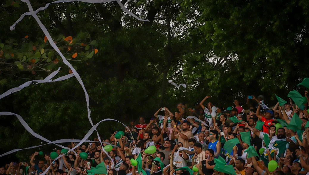 Torcida do Altos faz linda festa em jogo contra o Santa Cruz pelas oitavas de final da Série D