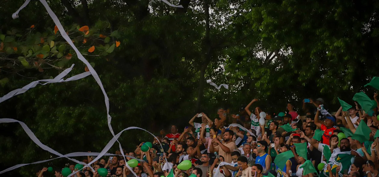 Torcida do Altos faz linda festa em jogo contra o Santa Cruz pelas oitavas de final da Série D