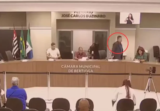 Vereador se recusa a ler projeto LGBT