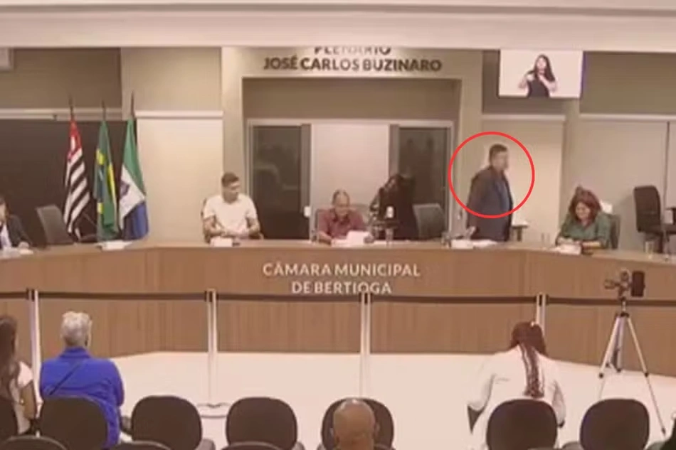 Vereador se recusa a ler projeto LGBT