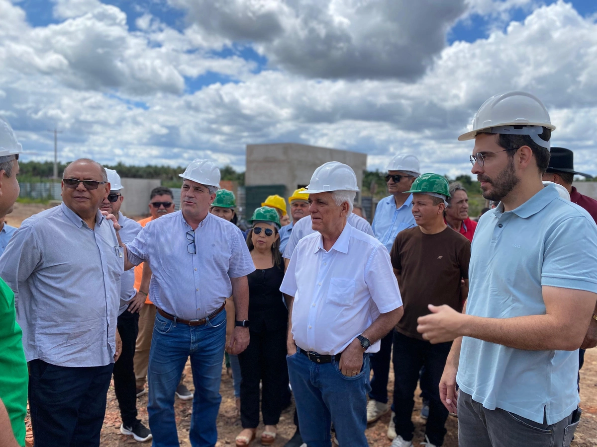 Vice-governador Themístocles Filho e deputado Marcos Aurélio visitam obras do IFPI