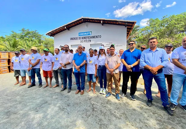 A prefeita Ivanária Sampaio esteve no local