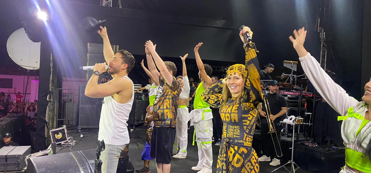 A prefeita Ivanária Sampaio esteve no palco