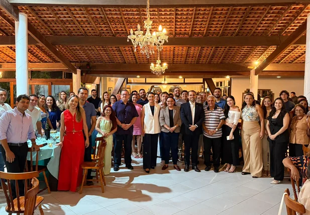 Advogado Mário Basílio participa de jantar com advocacia parnaibana