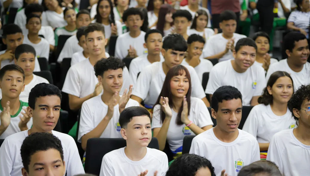 Alunos participando da Olimpíada Nacional de Eficiência Energética