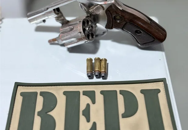 Arma de fogo apreendida pelo BEPI, supostamente usada na tentativa de latrocínio