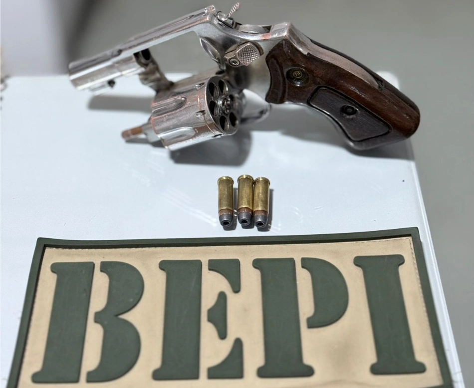 Arma de fogo apreendida pelo BEPI, supostamente usada na tentativa de latrocínio