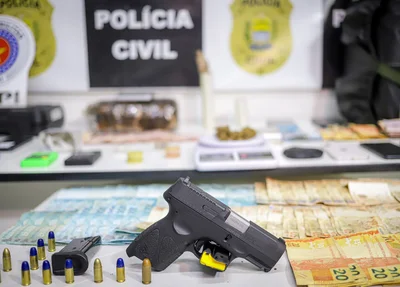 Armas, drogas e dinheiro apreendidos