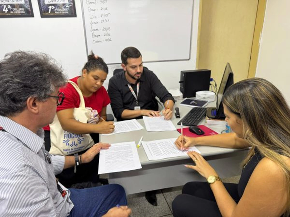 Assinatura de acordo entre o MLB e a Uespi